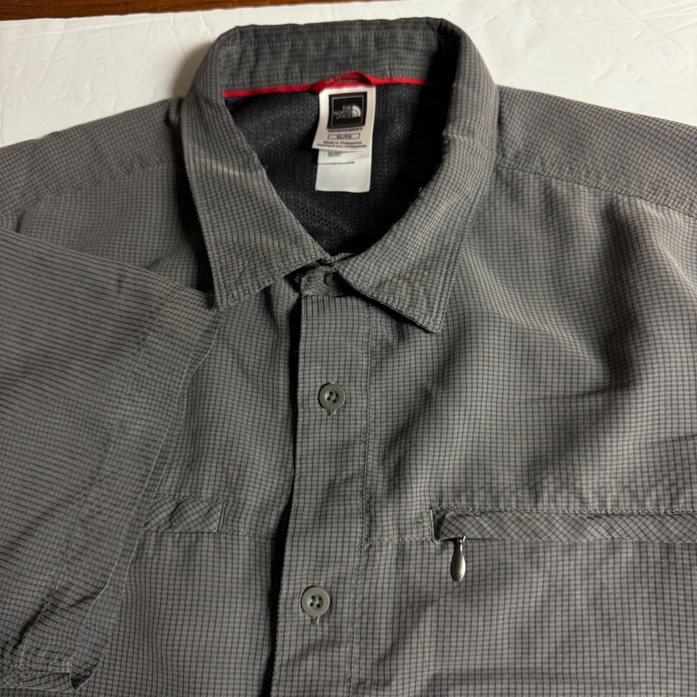The North Face Mens XL Gray Micro Check Short Sleeve Button Up Hiking Shirt